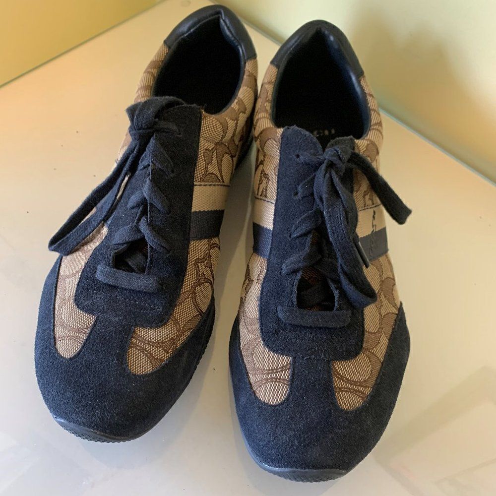 Coach Sz 8.5-9, lace up walking shoe, EUC, classic logo fabric, authentic